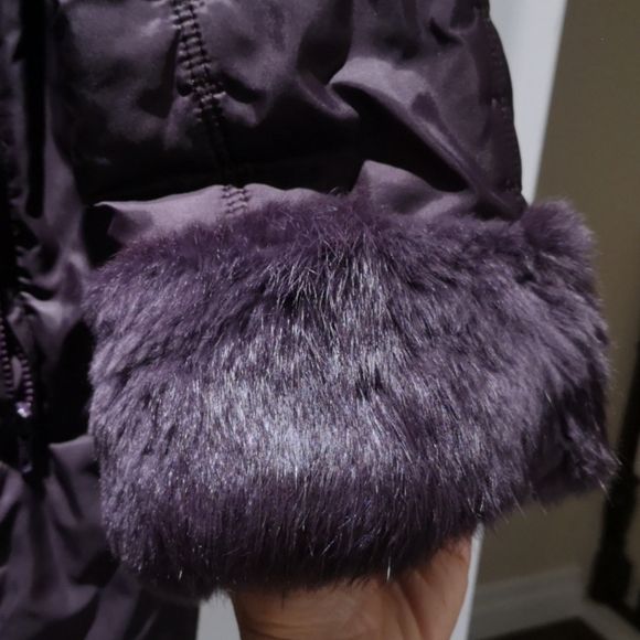 Beautiful aubergine winter jacket with fur details - Picture 9 of 16